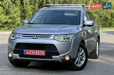 Внедорожник / Кроссовер Mitsubishi Outlander 2015 в 