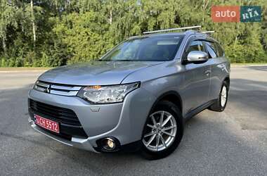 Внедорожник / Кроссовер Mitsubishi Outlander 2015 в 