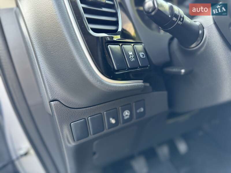 Внедорожник / Кроссовер Mitsubishi Outlander 2015 в Трускавце