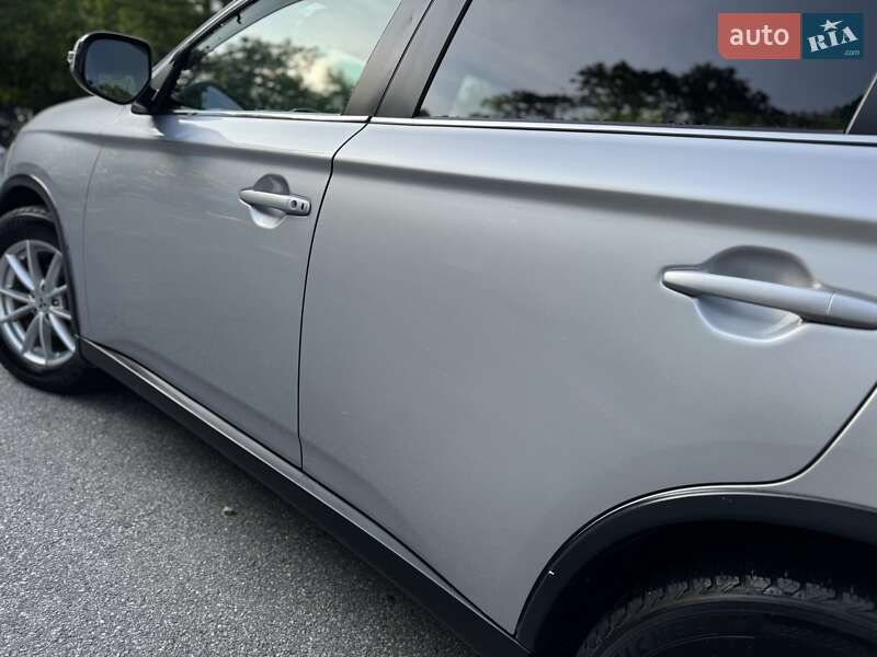 Внедорожник / Кроссовер Mitsubishi Outlander 2015 в Трускавце