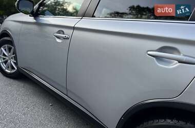 Внедорожник / Кроссовер Mitsubishi Outlander 2015 в 