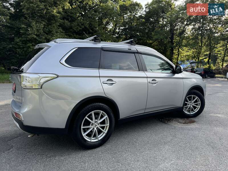 Внедорожник / Кроссовер Mitsubishi Outlander 2015 в Трускавце