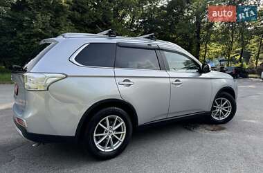 Внедорожник / Кроссовер Mitsubishi Outlander 2015 в 