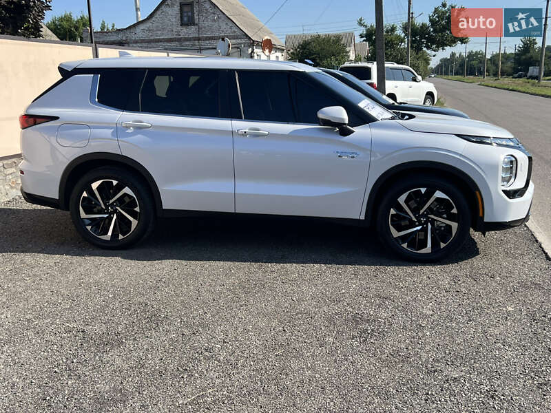 Внедорожник / Кроссовер Mitsubishi Outlander 2023 в Днепре