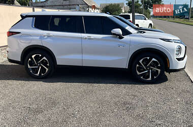 Внедорожник / Кроссовер Mitsubishi Outlander 2023 в 