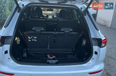 Внедорожник / Кроссовер Mitsubishi Outlander 2023 в 