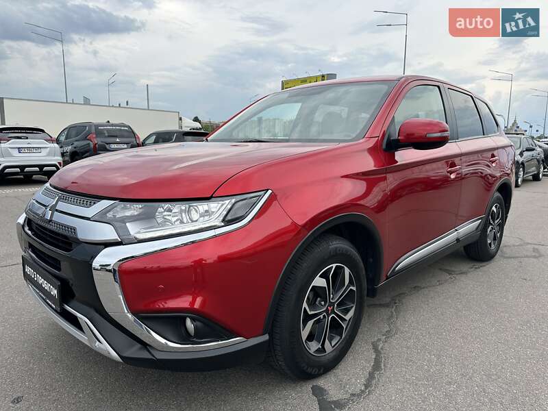 Внедорожник / Кроссовер Mitsubishi Outlander 2020 в Киеве