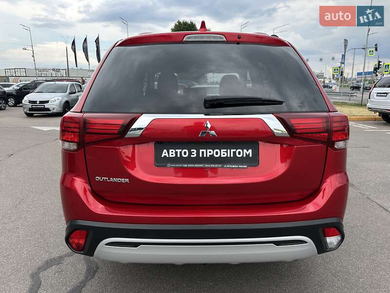Внедорожник / Кроссовер Mitsubishi Outlander 2020 в Киеве
