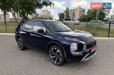 Позашляховик / Кросовер Mitsubishi Outlander 2022 в Києві