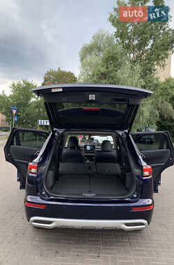 Внедорожник / Кроссовер Mitsubishi Outlander 2022 в 