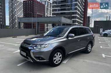 Позашляховик / Кросовер Mitsubishi Outlander 2020 в Києві
