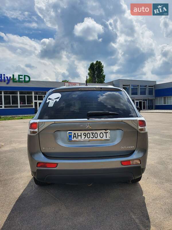 Внедорожник / Кроссовер Mitsubishi Outlander 2013 в Кропивницком