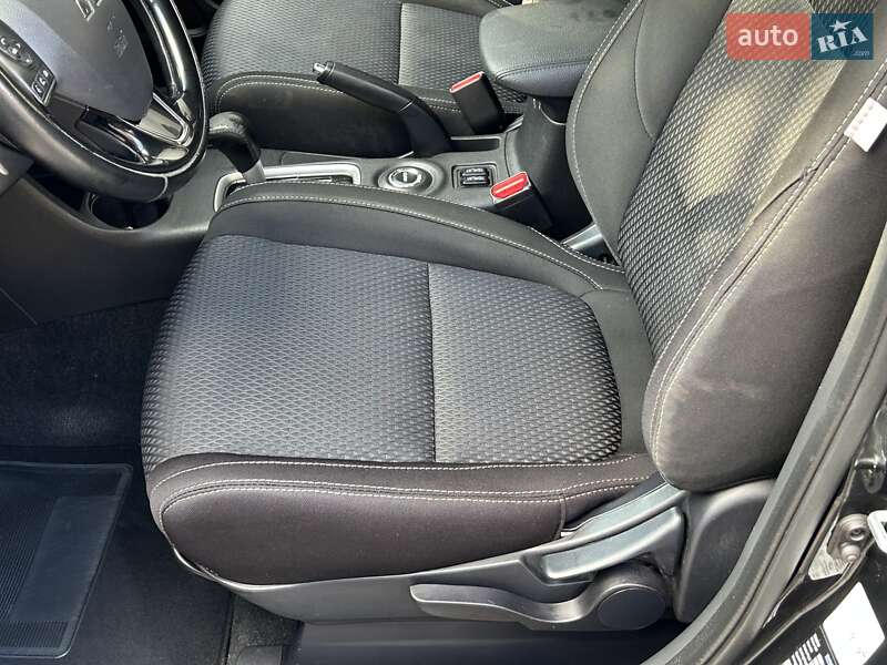 Внедорожник / Кроссовер Mitsubishi Outlander 2015 в Ровно