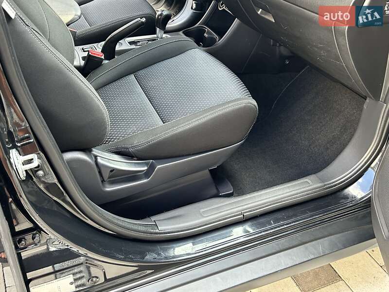 Внедорожник / Кроссовер Mitsubishi Outlander 2015 в Ровно