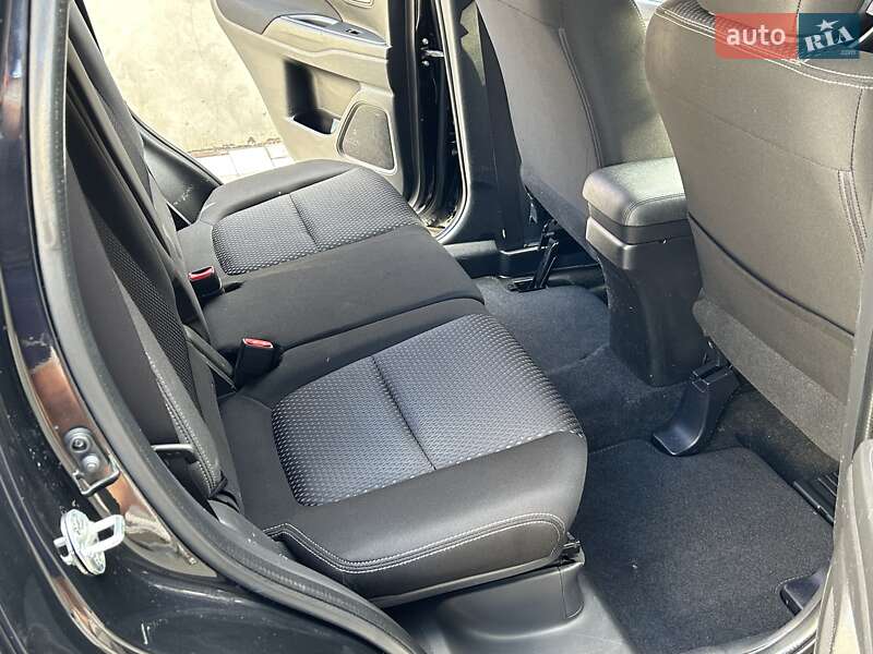 Внедорожник / Кроссовер Mitsubishi Outlander 2015 в Ровно