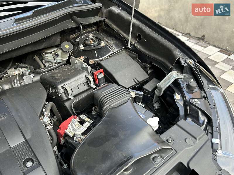Внедорожник / Кроссовер Mitsubishi Outlander 2015 в Ровно
