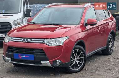 Позашляховик / Кросовер Mitsubishi Outlander 2014 в Києві