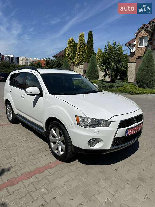 Внедорожник / Кроссовер Mitsubishi Outlander 2011 в Дубно