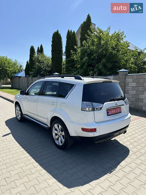 Внедорожник / Кроссовер Mitsubishi Outlander 2011 в Дубно