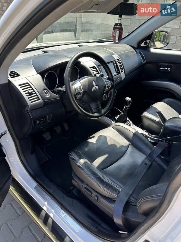 Внедорожник / Кроссовер Mitsubishi Outlander 2011 в Дубно