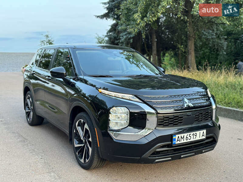 Внедорожник / Кроссовер Mitsubishi Outlander 2022 в Житомире