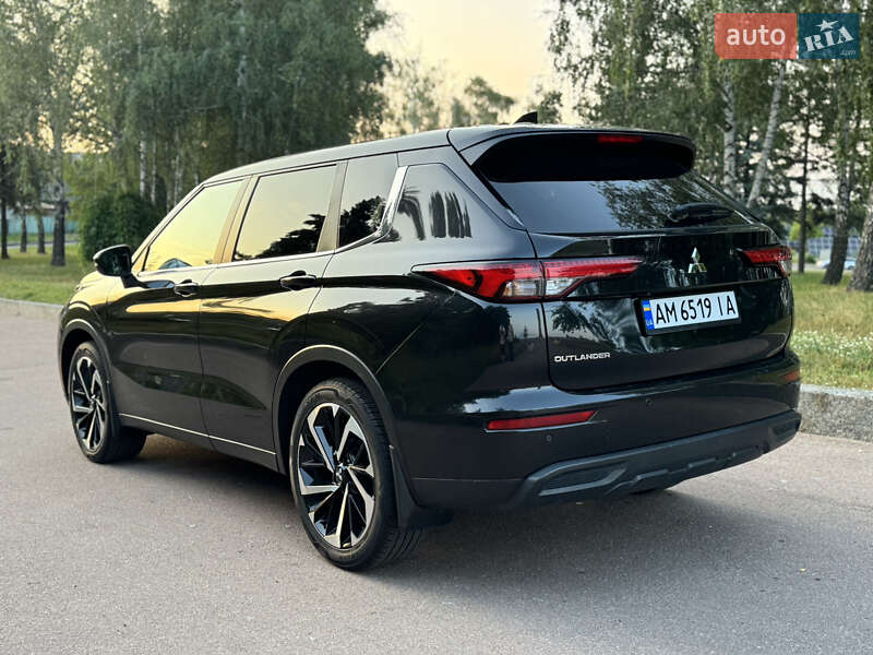 Внедорожник / Кроссовер Mitsubishi Outlander 2022 в Житомире