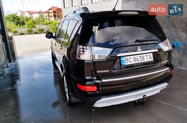 Внедорожник / Кроссовер Mitsubishi Outlander 2010 в 