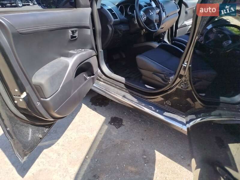 Позашляховик / Кросовер Mitsubishi Outlander 2010 в Золочеві