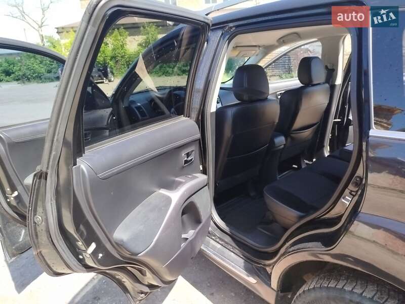 Позашляховик / Кросовер Mitsubishi Outlander 2010 в Золочеві