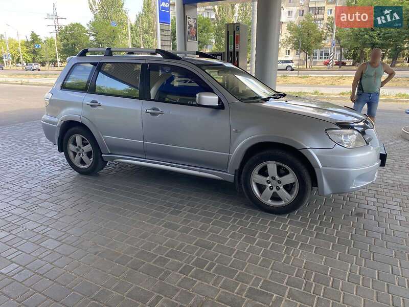 Внедорожник / Кроссовер Mitsubishi Outlander 2008 в Николаеве