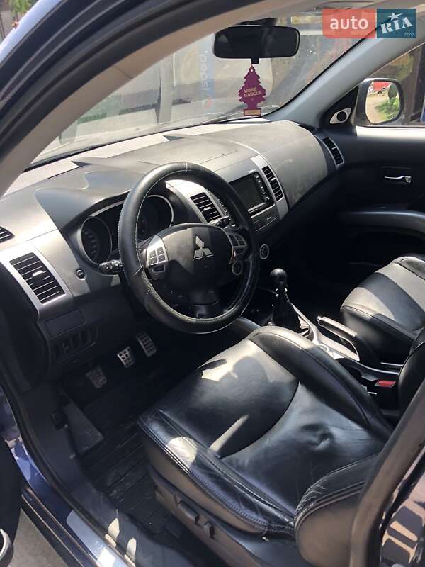 Позашляховик / Кросовер Mitsubishi Outlander 2009 в Чернівцях