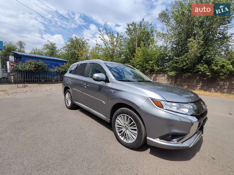 Внедорожник / Кроссовер Mitsubishi Outlander 2019 в Кривом Роге