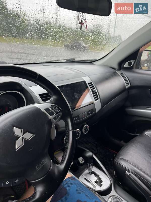 Внедорожник / Кроссовер Mitsubishi Outlander 2008 в Погребище