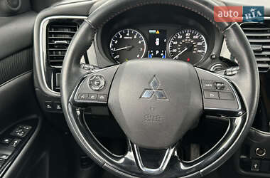 Внедорожник / Кроссовер Mitsubishi Outlander 2020 в 