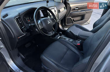 Внедорожник / Кроссовер Mitsubishi Outlander 2014 в 