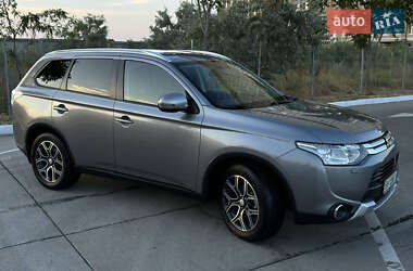 Внедорожник / Кроссовер Mitsubishi Outlander 2014 в 
