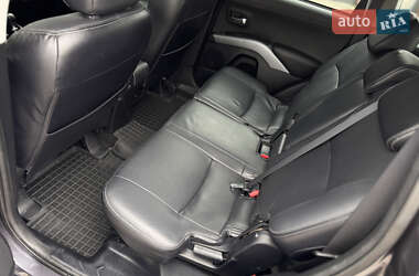 Внедорожник / Кроссовер Mitsubishi Outlander 2010 в 