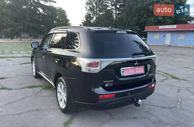 Внедорожник / Кроссовер Mitsubishi Outlander 2013 в 