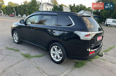 Внедорожник / Кроссовер Mitsubishi Outlander 2013 в 