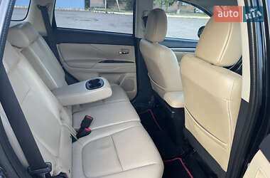 Внедорожник / Кроссовер Mitsubishi Outlander 2013 в 