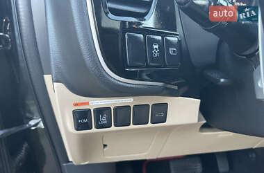 Внедорожник / Кроссовер Mitsubishi Outlander 2013 в 
