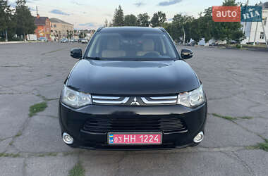 Внедорожник / Кроссовер Mitsubishi Outlander 2013 в 