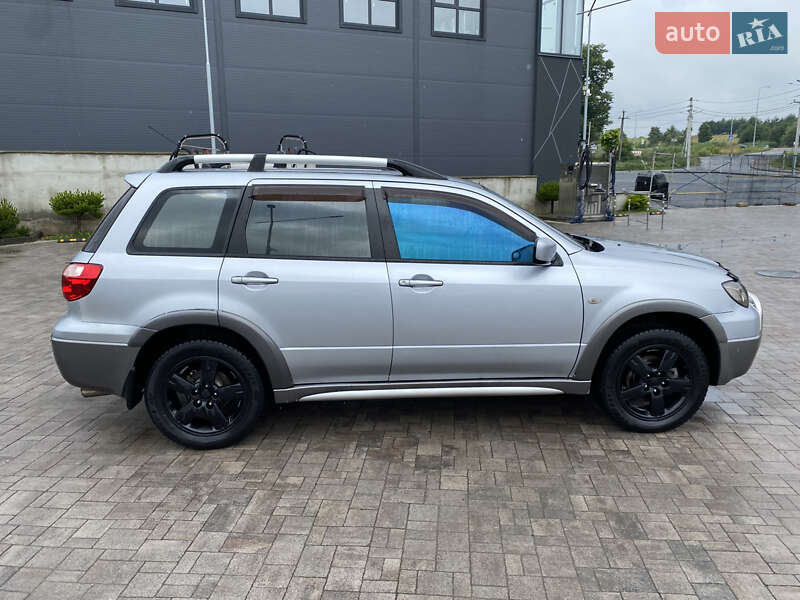 Внедорожник / Кроссовер Mitsubishi Outlander 2006 в Новояворовске