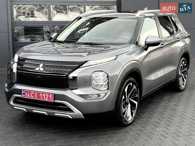 Внедорожник / Кроссовер Mitsubishi Outlander 2023 в Львове