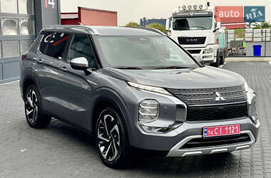 Внедорожник / Кроссовер Mitsubishi Outlander 2023 в Львове