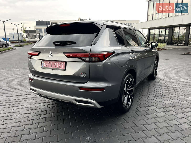 Внедорожник / Кроссовер Mitsubishi Outlander 2023 в Львове