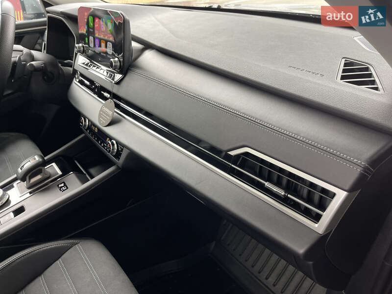 Внедорожник / Кроссовер Mitsubishi Outlander 2023 в Львове