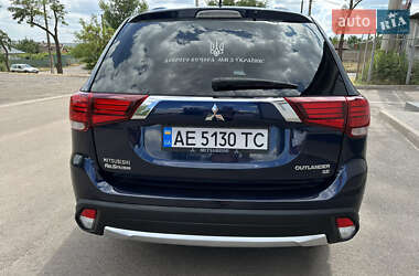 Внедорожник / Кроссовер Mitsubishi Outlander 2016 в 