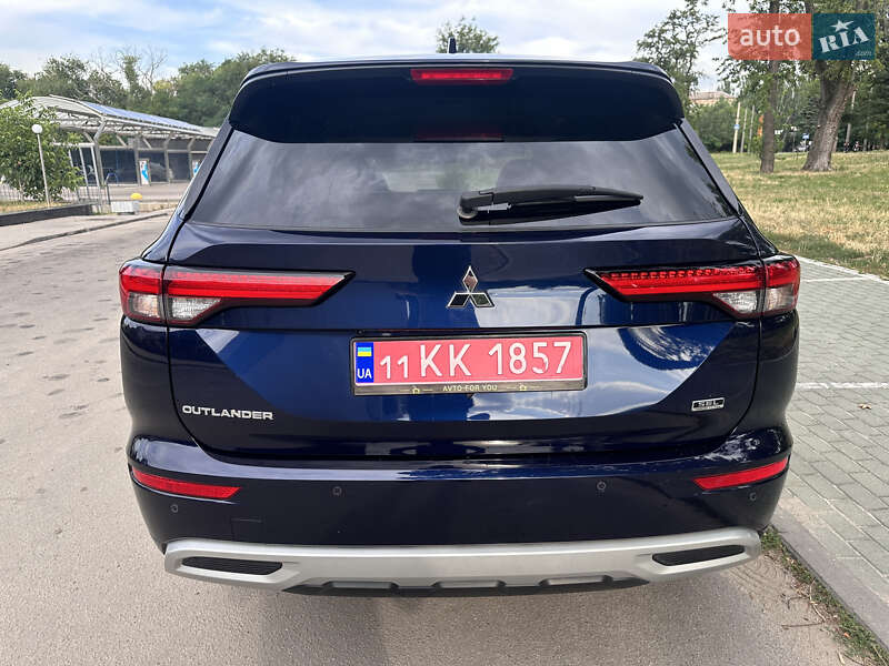 Внедорожник / Кроссовер Mitsubishi Outlander 2022 в Запорожье