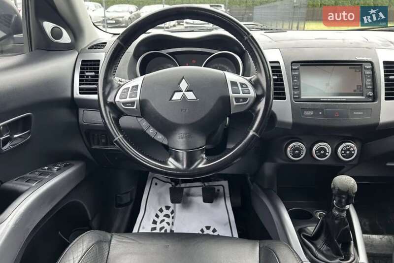 Внедорожник / Кроссовер Mitsubishi Outlander 2001 в Черкассах